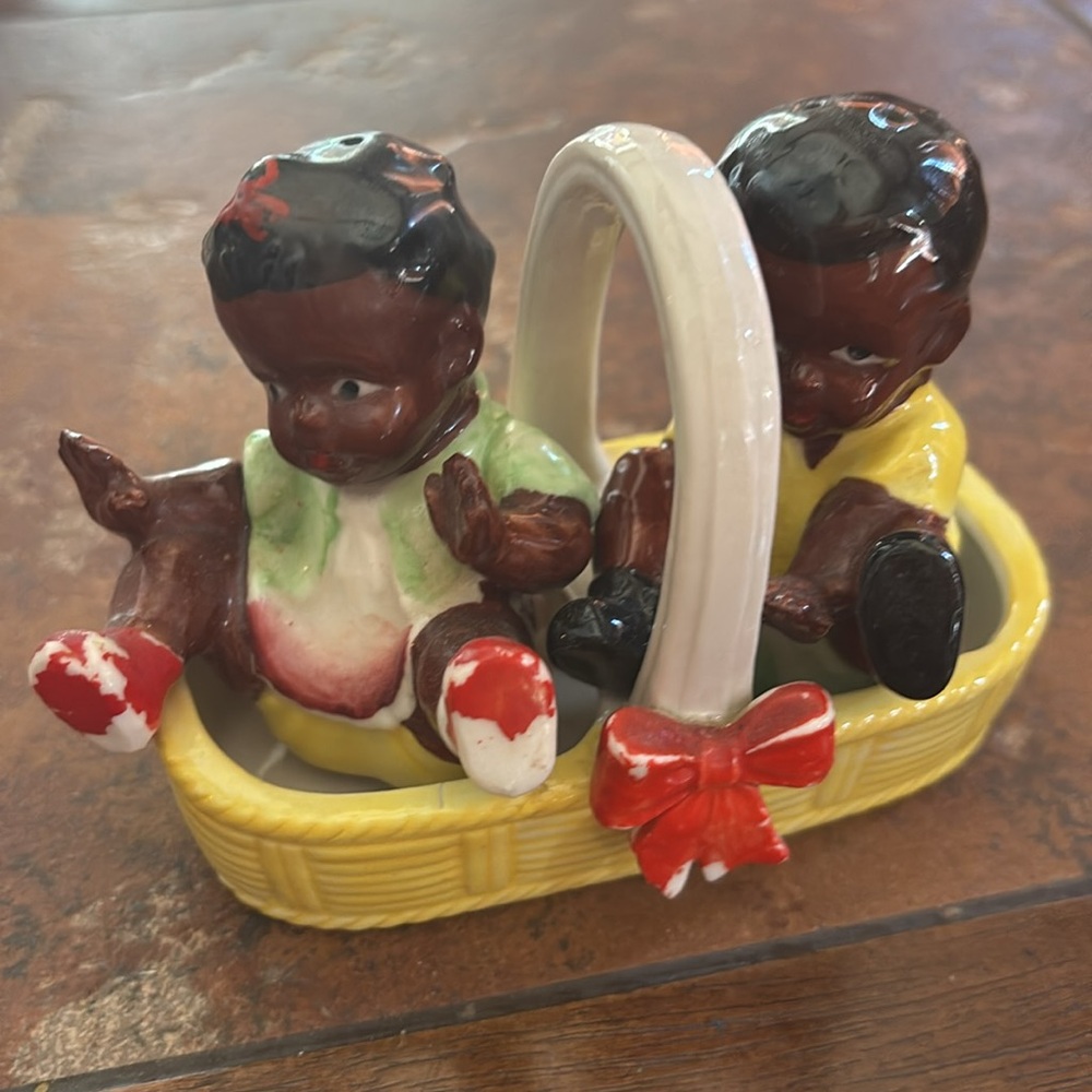 Black Americana Girl & Boy Salt & Pepper Shakers In A Basket; Japan - Picture 8 of 12